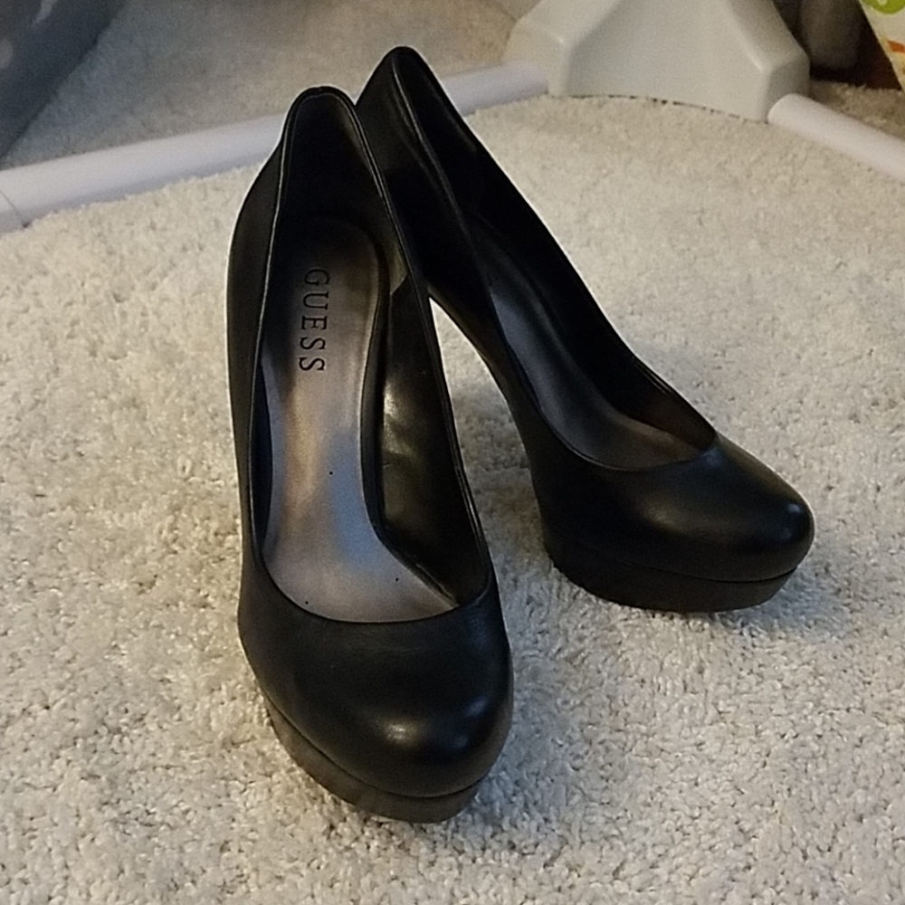 Black Leather Guess Pumps